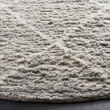 Safavieh Kenya 6'-0" x 6'-0" Rug in Grey / Ivory