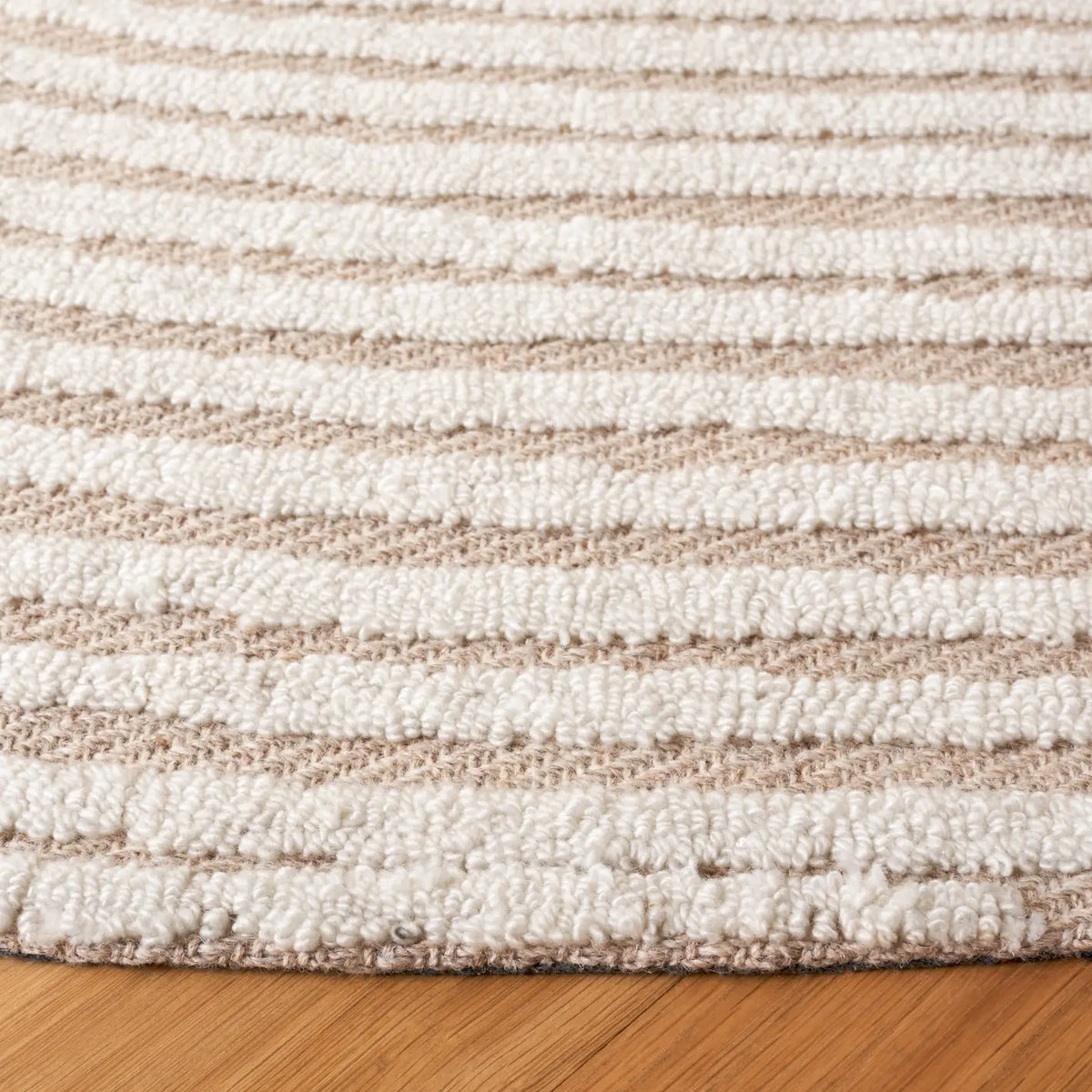 Safavieh Southampton 6'-0" x 6'-0" Rug in Ivory / Beige