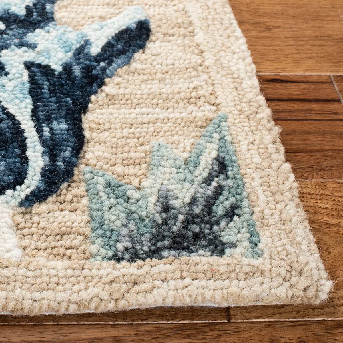 Safavieh Metro 4'-0" x 6'-0" Rug in Beige / Blue