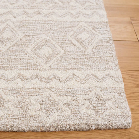 Safavieh Micro-Loop 5'-0" x 8'-0" Rug in Beige / Ivory