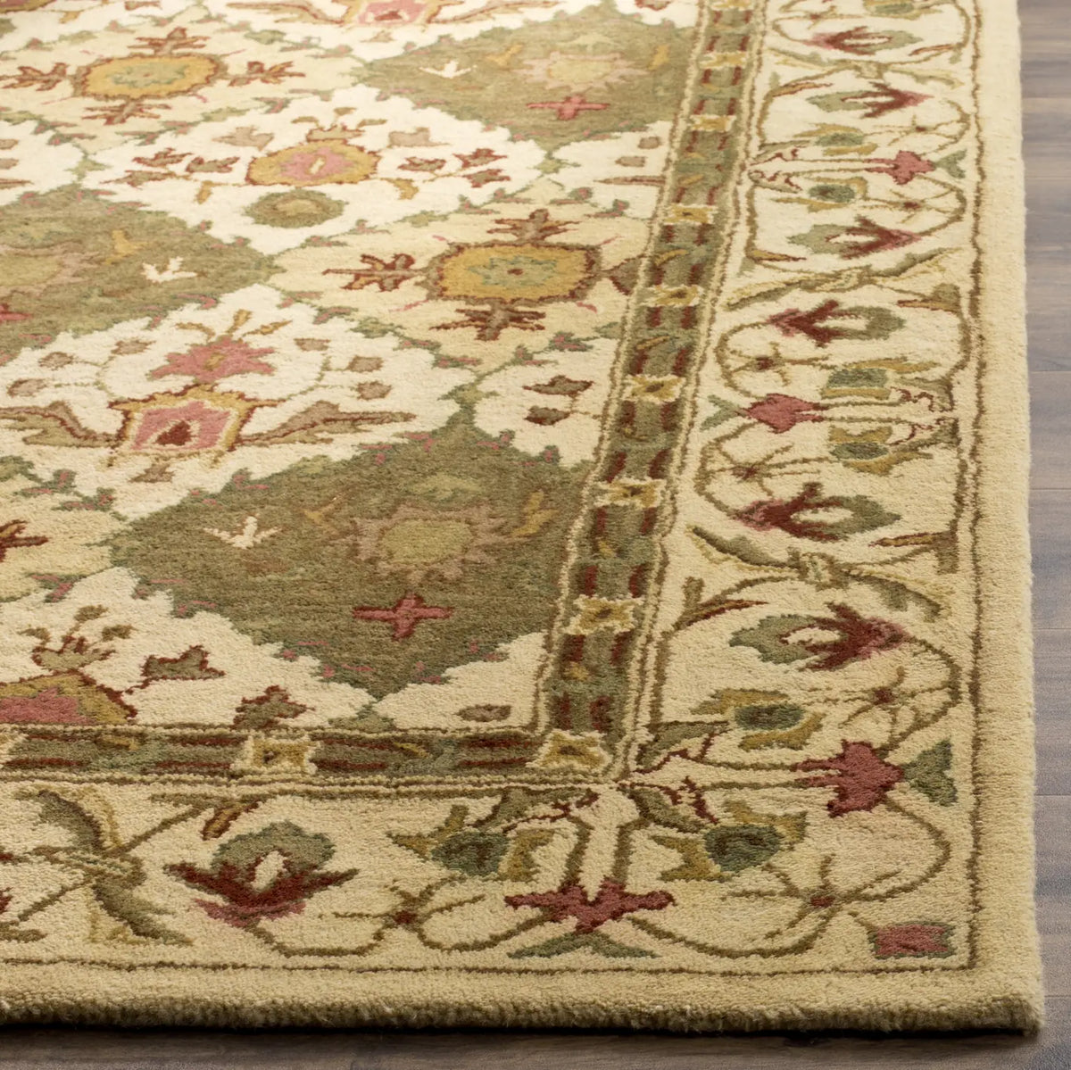 Safavieh Antiquity 5'-0" x 8'-0" Rug in Beige