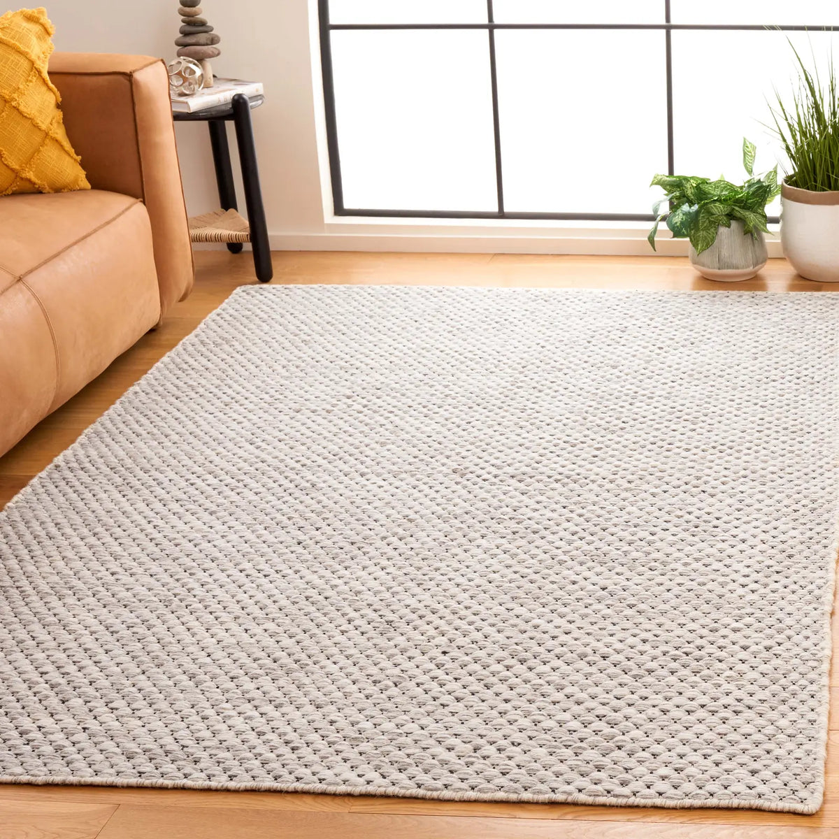 Safavieh Vermont 4'-0" x 6'-0" Rug in Light Grey / Ivory