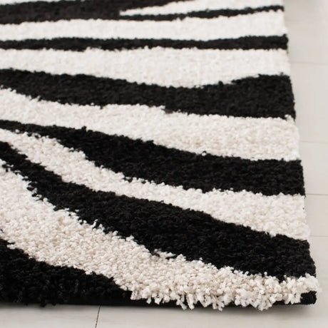 Safavieh Florida Shag 5'-3" x 7'-6" Rug in Ivory / Black