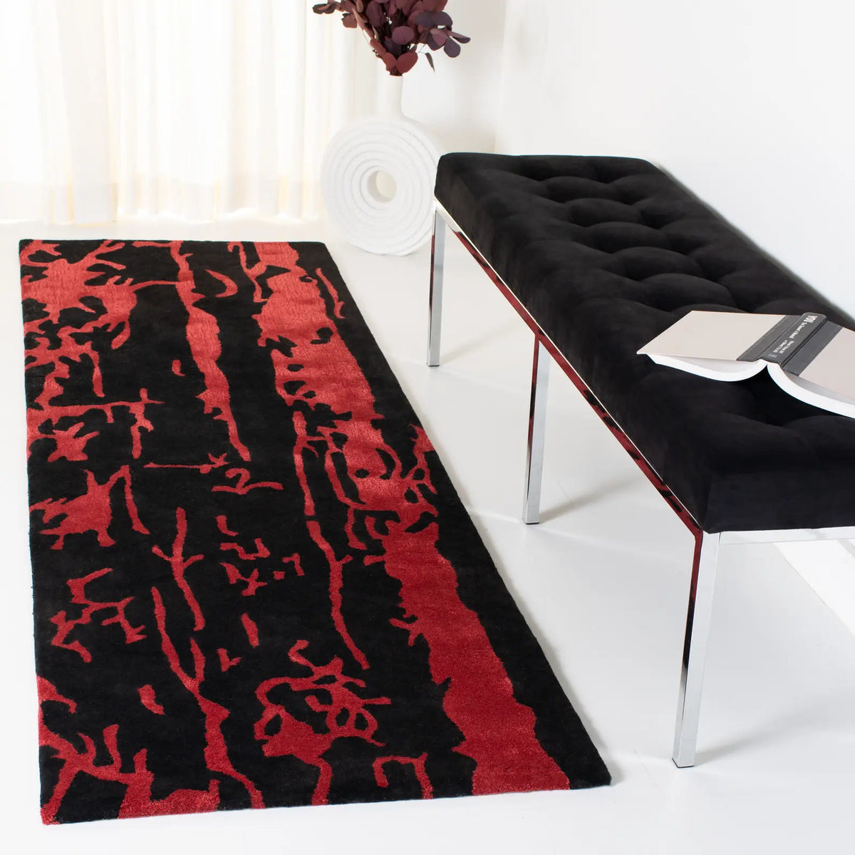 Safavieh Soho 2'-6" x 10'-0" Rug in Black / Red