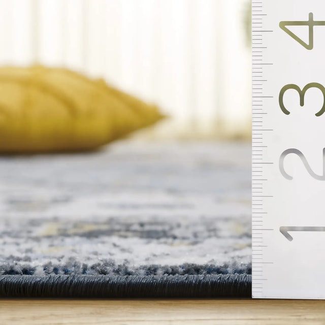 Safavieh Bayside 4'-0" x 6'-0" Rug in Blue / Navy