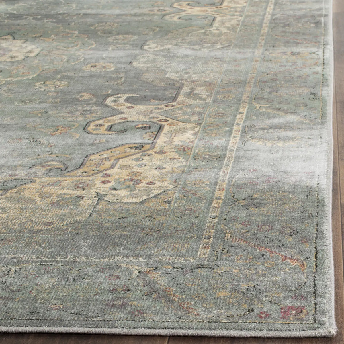 Safavieh Vintage 4'-0" x 5'-7" Rug in Grey / Multi