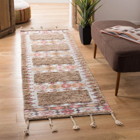 Safavieh Saffron 2'-3" x 8'-0" Rug in Taupe / Ivory