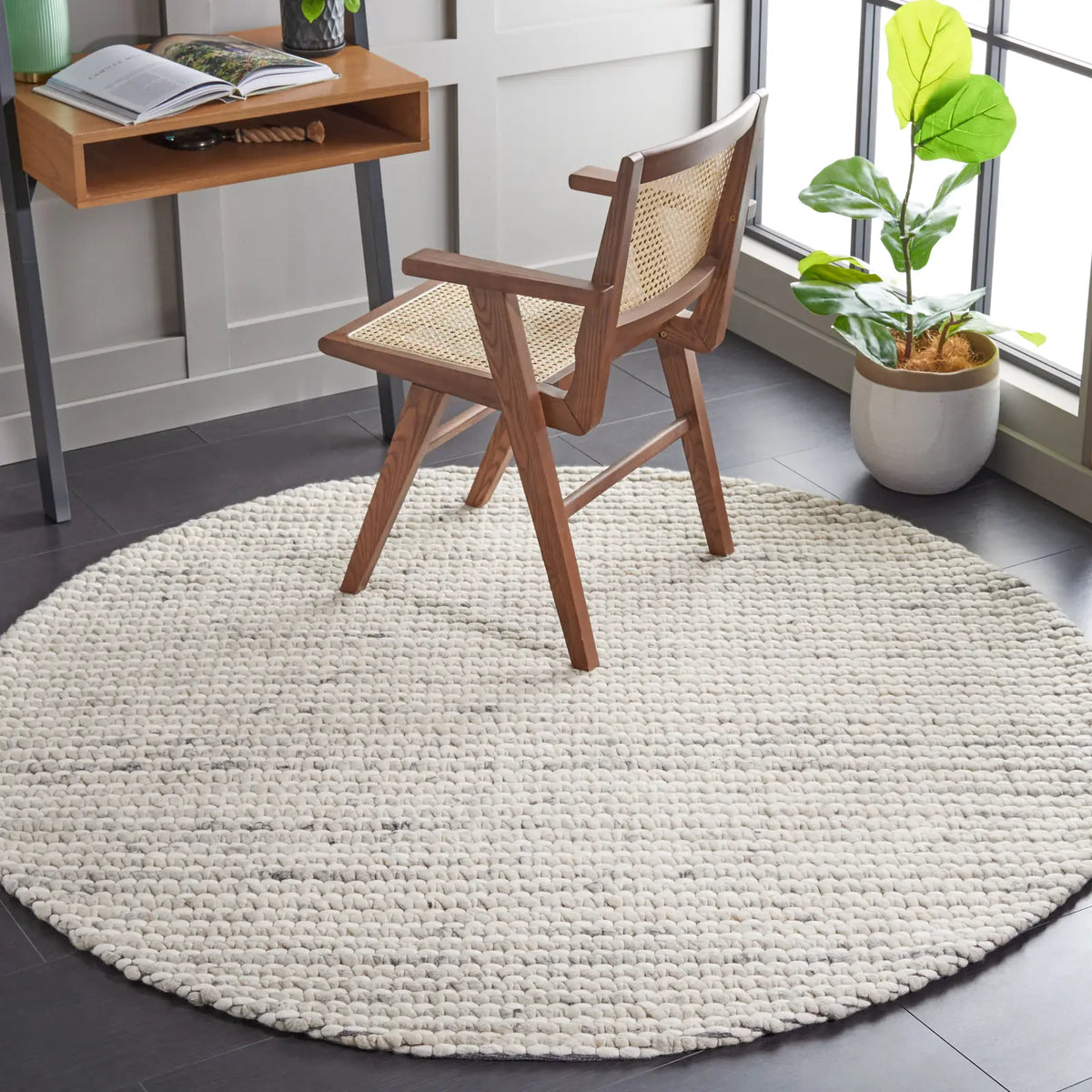 Safavieh Marbella 6'-0" x 6'-0" Rug in Grey / Ivory