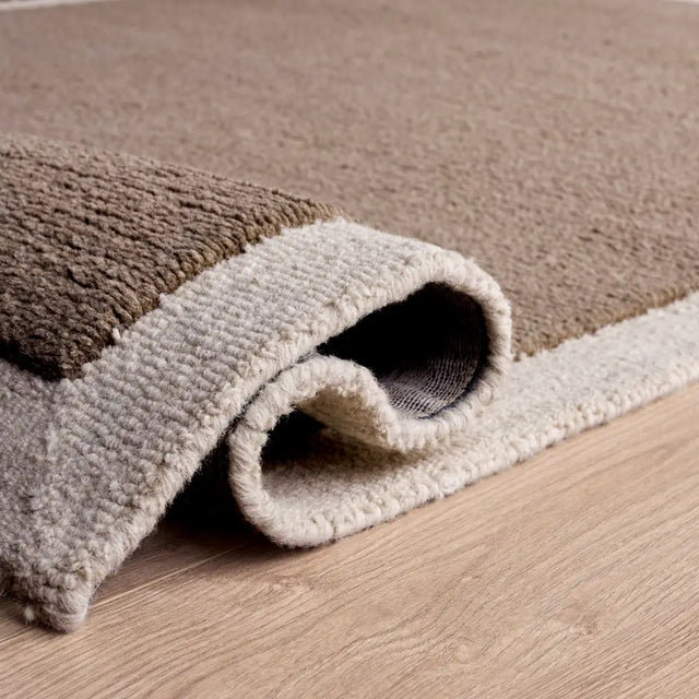 Safavieh Metro 5'-0" x 8'-0" Rug in Brown / Ivory