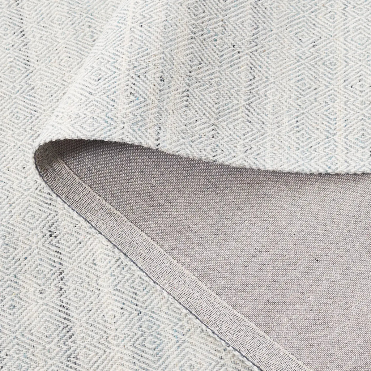 Safavieh Martha Stewart 8'-0" x 10'-0" Rug in Light Blue / Ivory