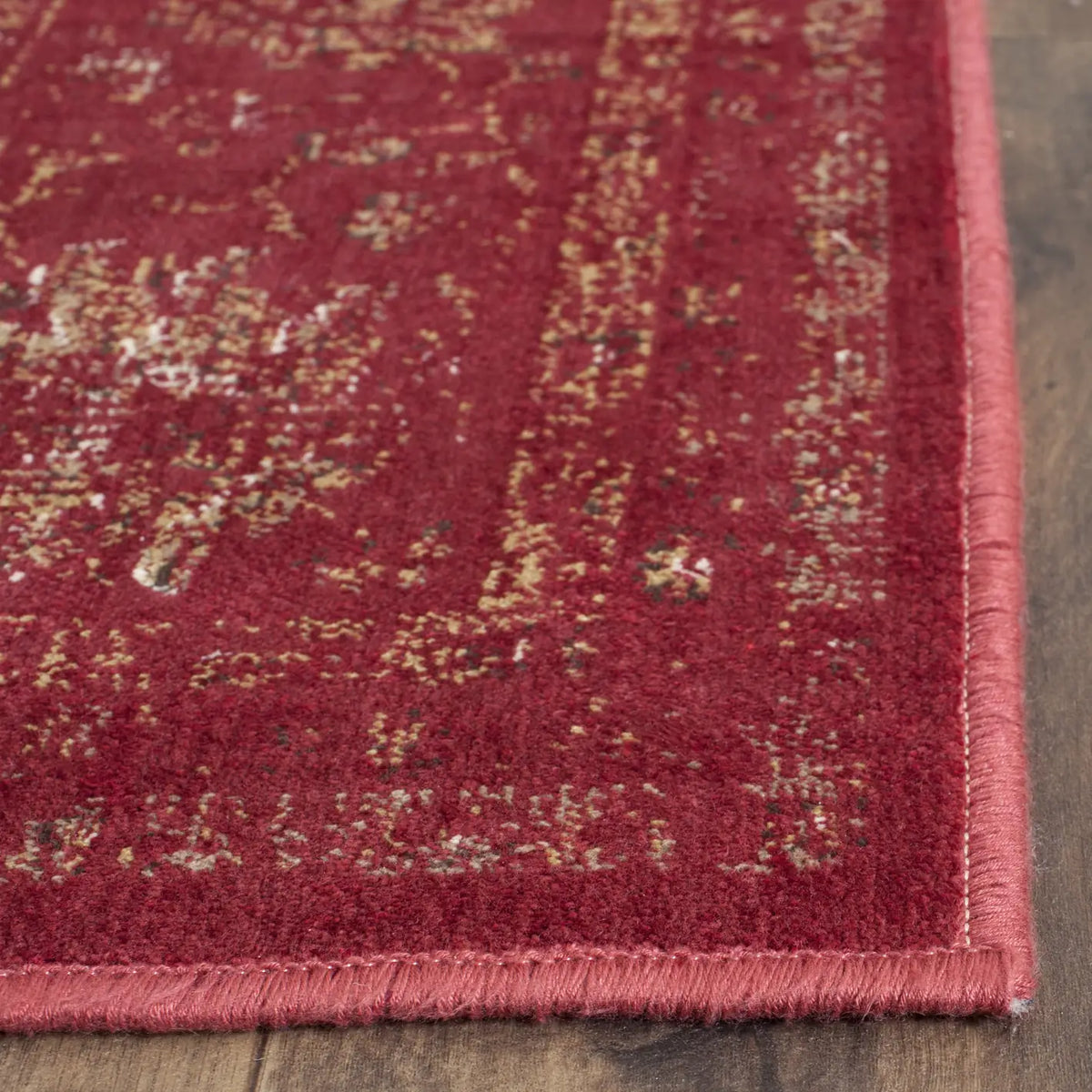 Safavieh Vintage 5'-3" x 7'-6" Rug in Rose