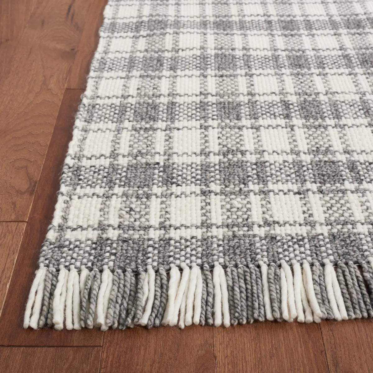 Safavieh Natura 5'-0" x 8'-0" Rug in Grey / Ivory