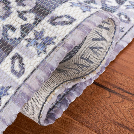Safavieh Saffron 4'-0" x 6'-0" Rug in Purple / Ivory