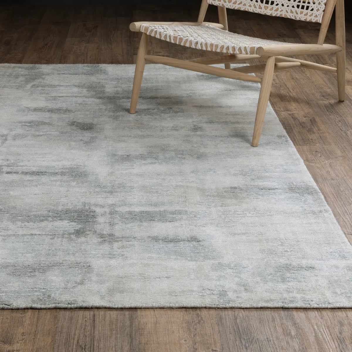 Oriental Weavers Sphinx Clarke CLA05 Grey Rugs - angle/detail