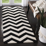 Safavieh Chatham 2'-3" x 11'-0" Rug in Ivory / Black