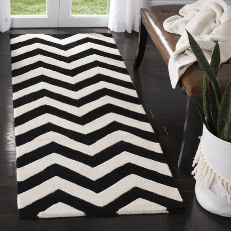 Safavieh Chatham 2'-3" x 11'-0" Rug in Ivory / Black