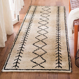 Safavieh Bohemian 2'-6" x 8'-0" Rug in Ivory / Black
