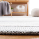 Safavieh Kilim 4'-0" x 6'-0" Rug in Ivory / Grey