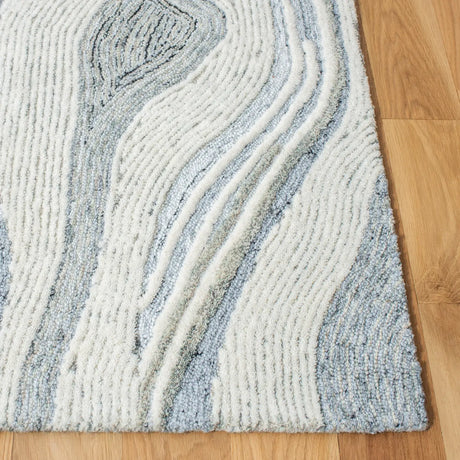 Safavieh Fifth Avenue 4'-0" x 6'-0" Rug in Grey / Ivory