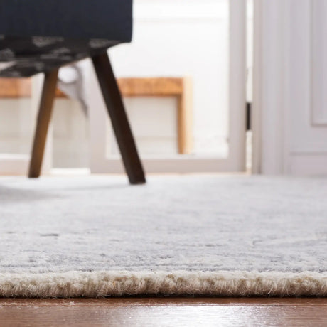 Safavieh Metro 4'-0" x 6'-0" Rug in Grey / Ivory