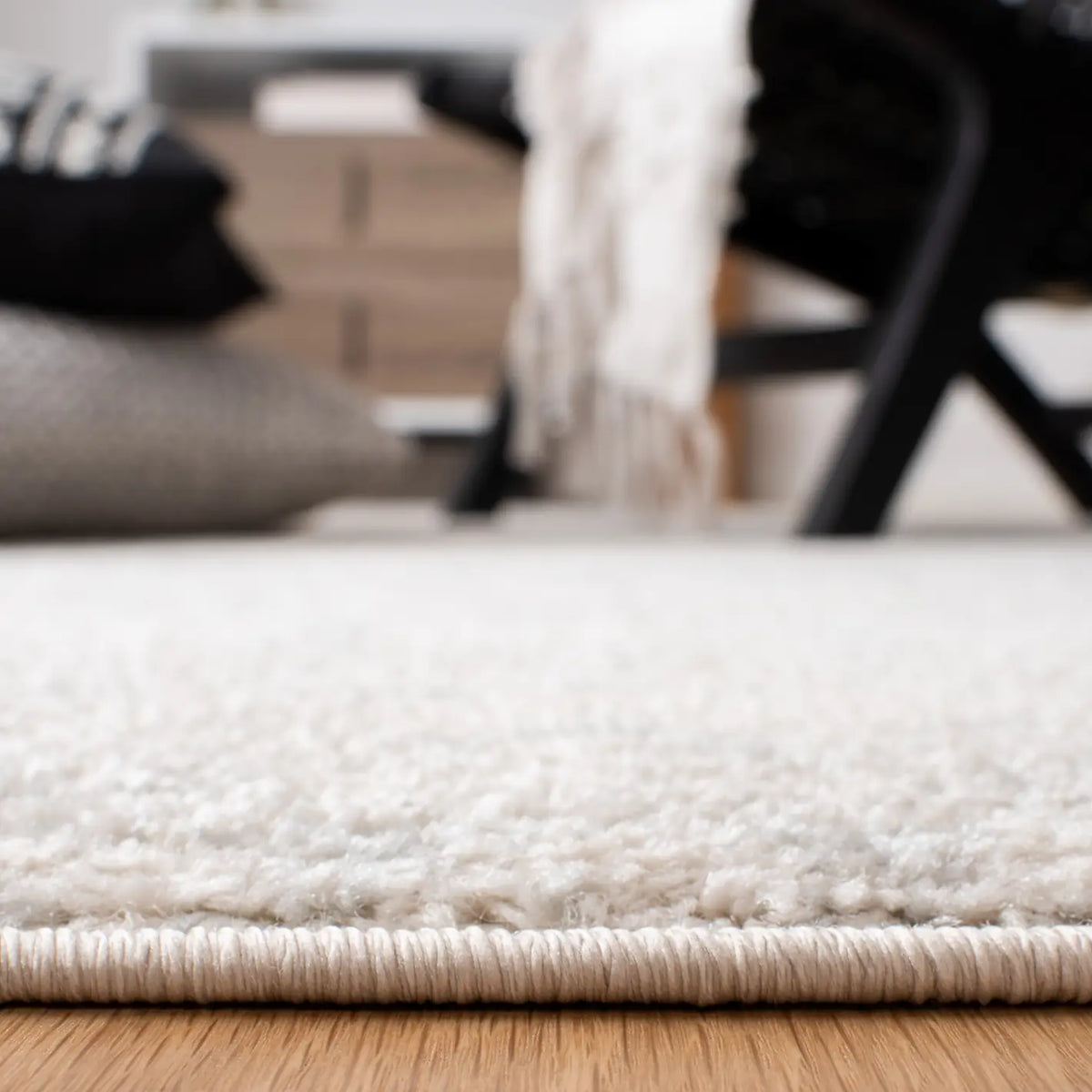 Safavieh Tulum 4'-0" x 6'-0" Rug in Ivory / Light Grey
