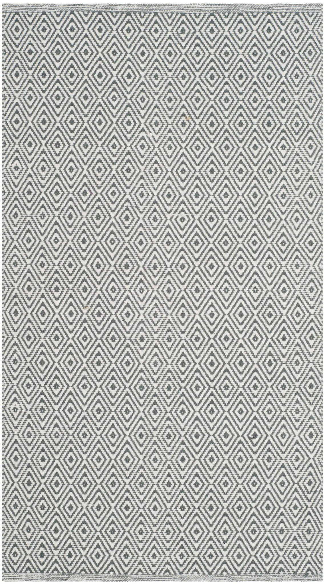 Safavieh Montauk 2'-6" x 4'-0" Rug in Ivory / Grey