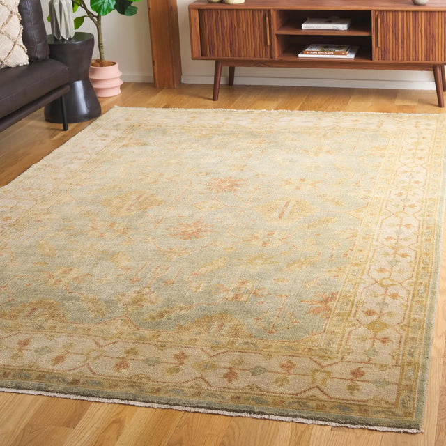 Safavieh Oushak 6'-0" x 9'-0" Rug in Soft Green / Ivory