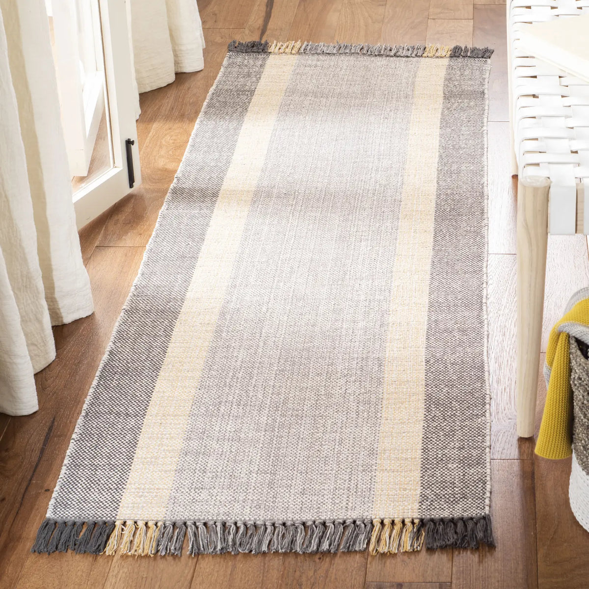 Safavieh Montauk 2'-3" x 7'-0" Rug in Mustard / Grey