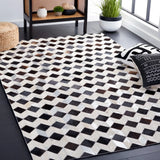 Safavieh Studio Leather 4'-0" x 6'-0" Rug in Beige / Black