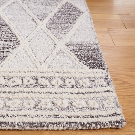 Safavieh Abstract 4'-0" x 6'-0" Rug in Ivory / Grey