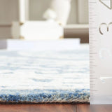 Safavieh Ebony 4'-0" x 6'-0" Rug in Ivory / Navy