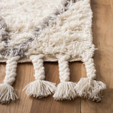 Safavieh Casablanca 5'-0" x 8'-0" Rug in Grey / Ivory