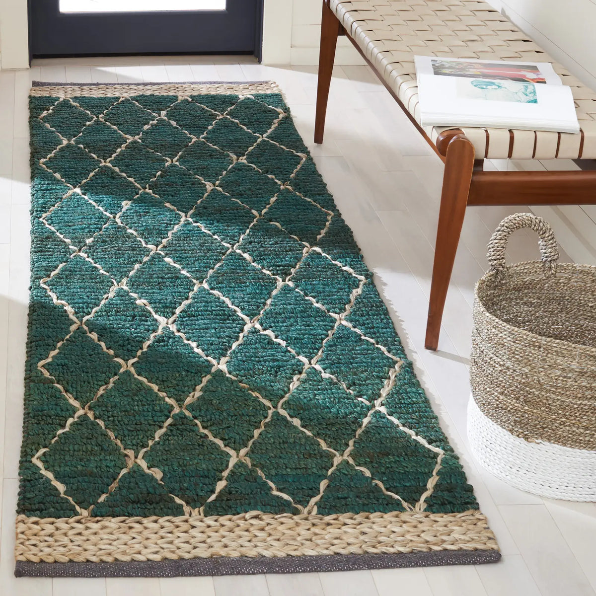 Safavieh Natural Fiber 2'-6" x 8'-0" Rug in Dark Green / Natural