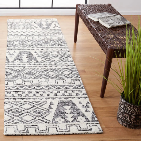 Safavieh Abstract 2'-3" x 8'-0" Rug in Ivory / Black