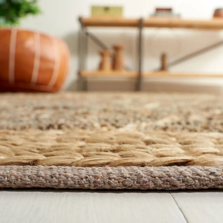 Safavieh Natural Fiber 4'-0" x 6'-0" Rug in Natural / Grey