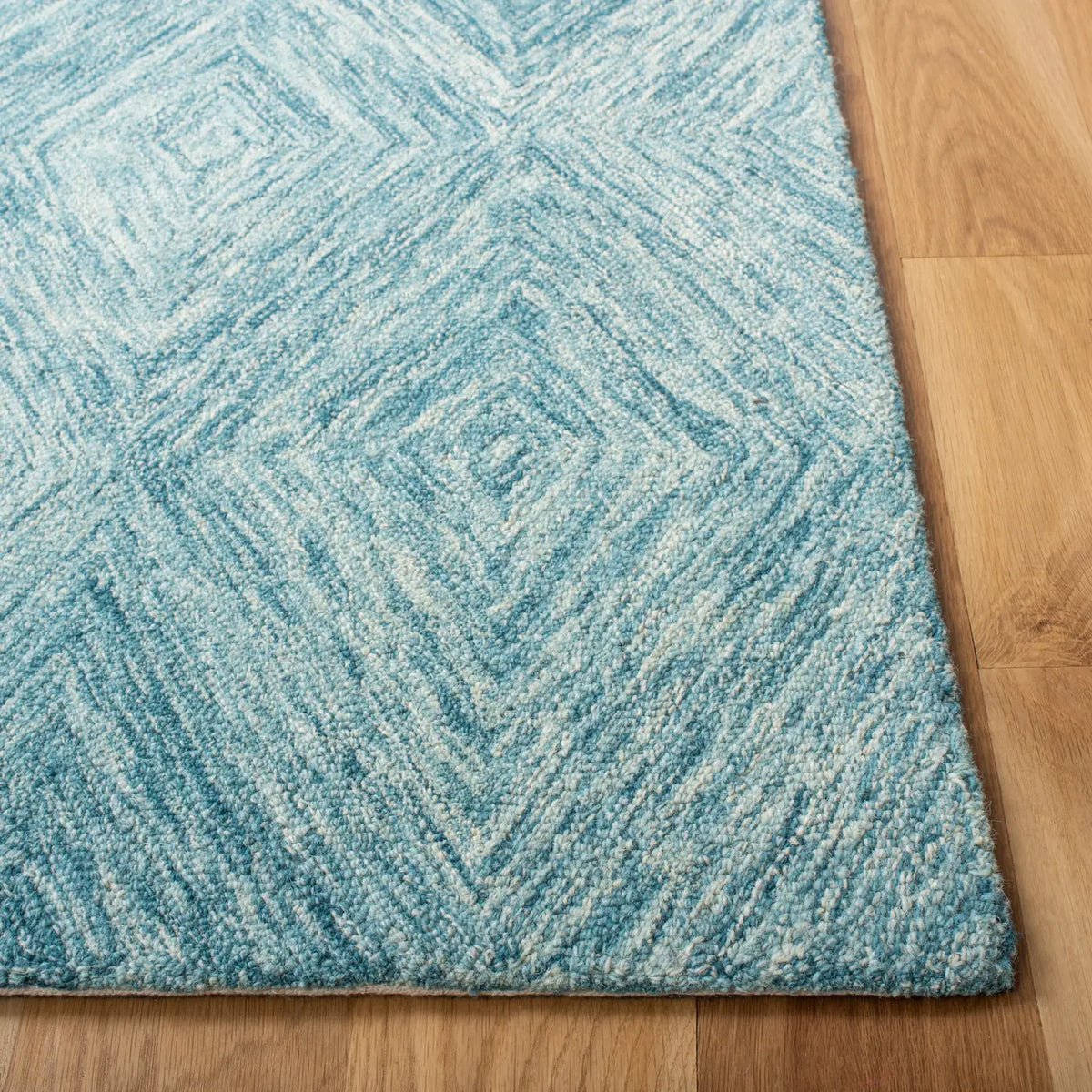 Safavieh Metro 4'-0" x 6'-0" Rug in Light Blue