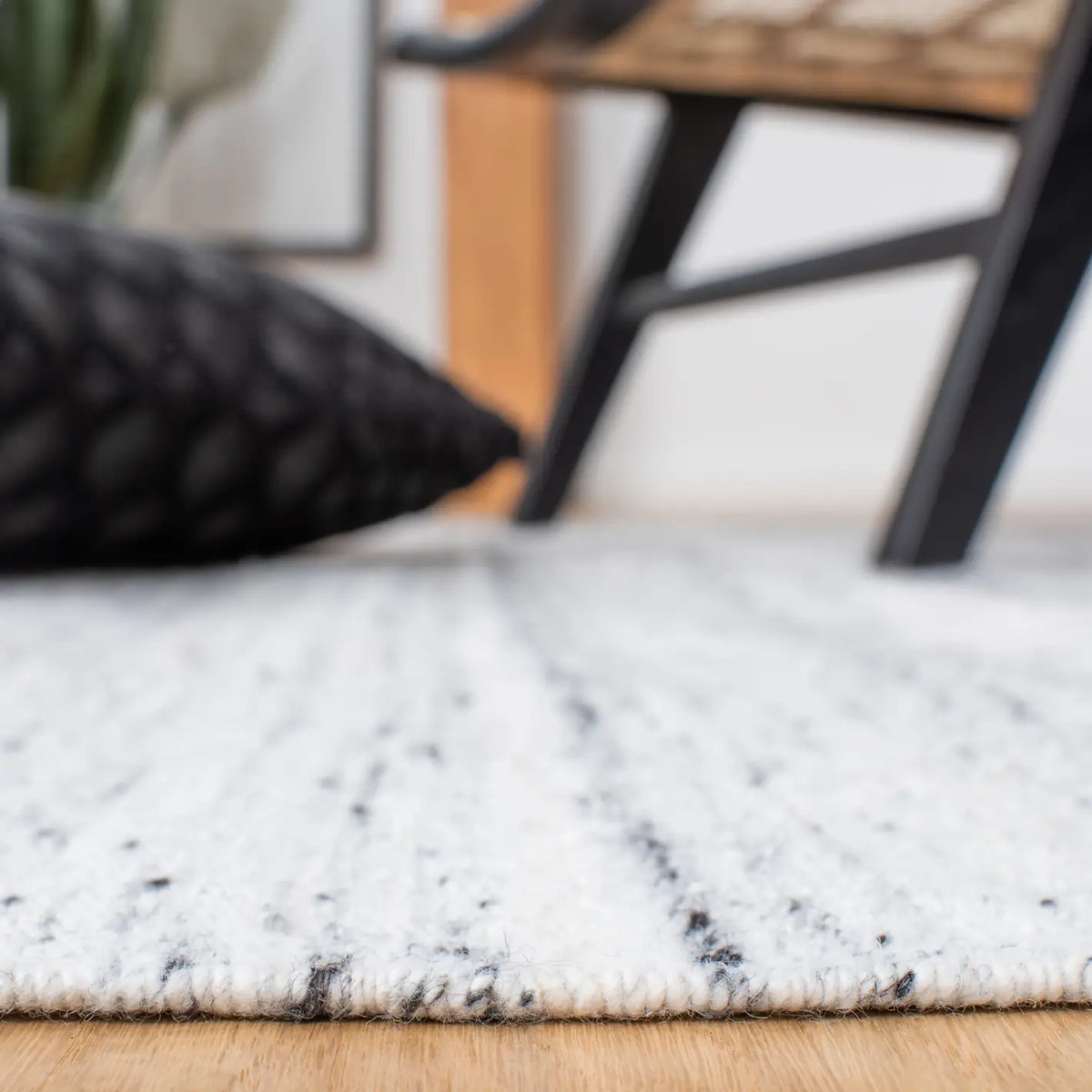 Safavieh Kilim 5'-0" x 8'-0" Rug in Ivory / Grey