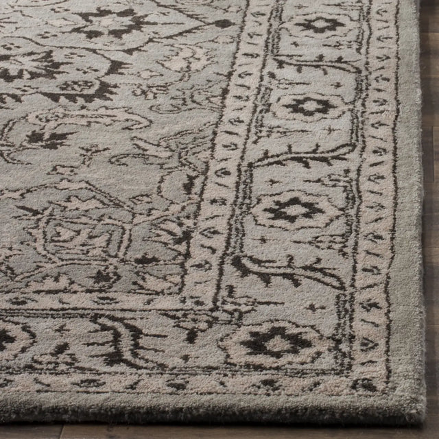 Safavieh Antiquity 5'-0" x 8'-0" Rug in Grey / Beige