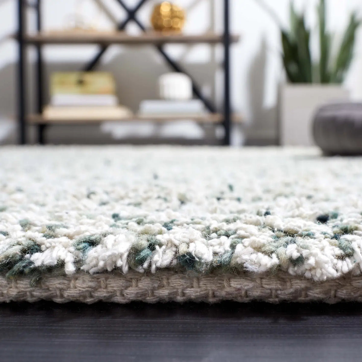 Safavieh Berber 4'-0" x 6'-0" Rug in Ivory / Green