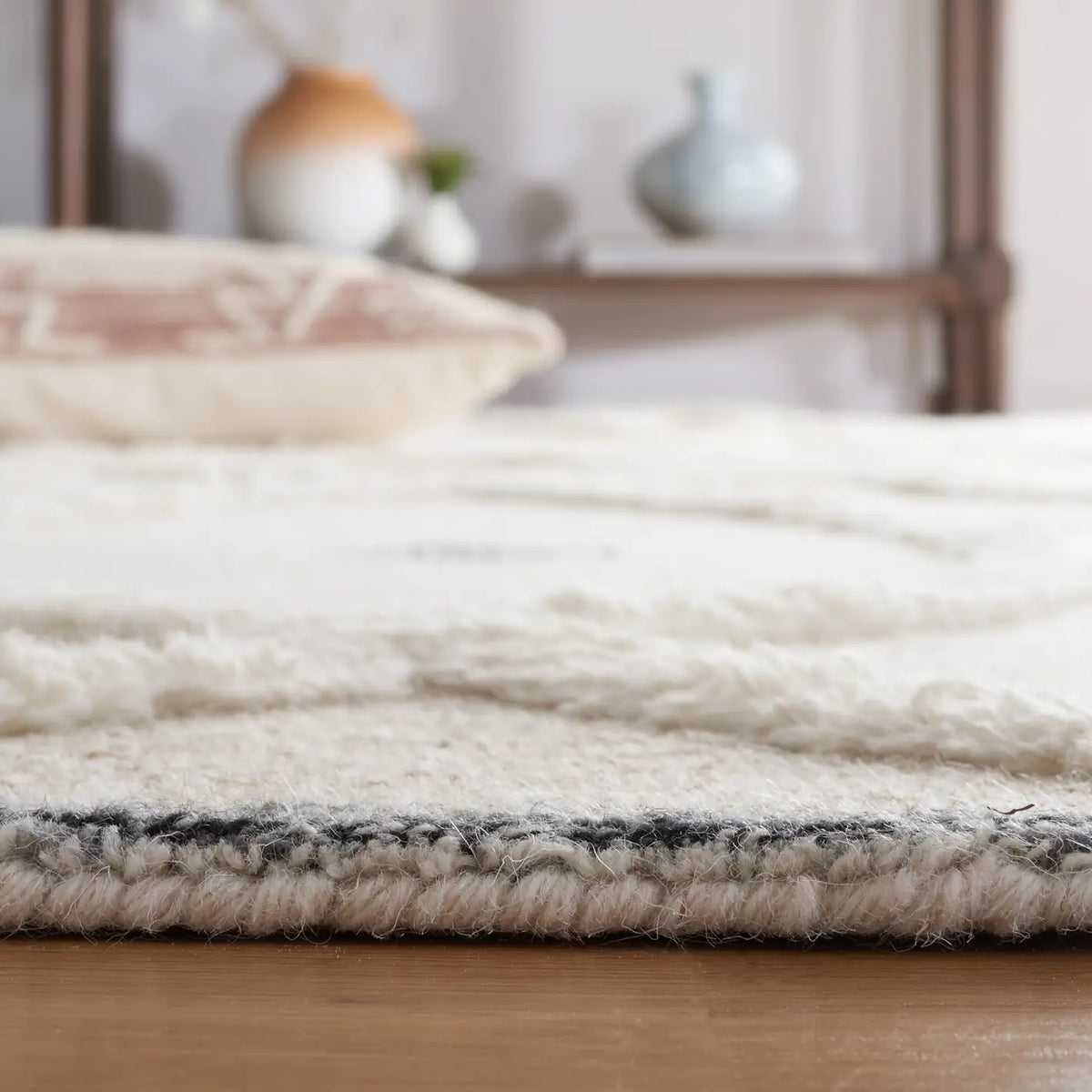 Safavieh Casablanca 4'-0" x 6'-0" Rug in Ivory / Brown
