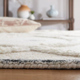 Safavieh Casablanca 4'-0" x 6'-0" Rug in Ivory / Brown