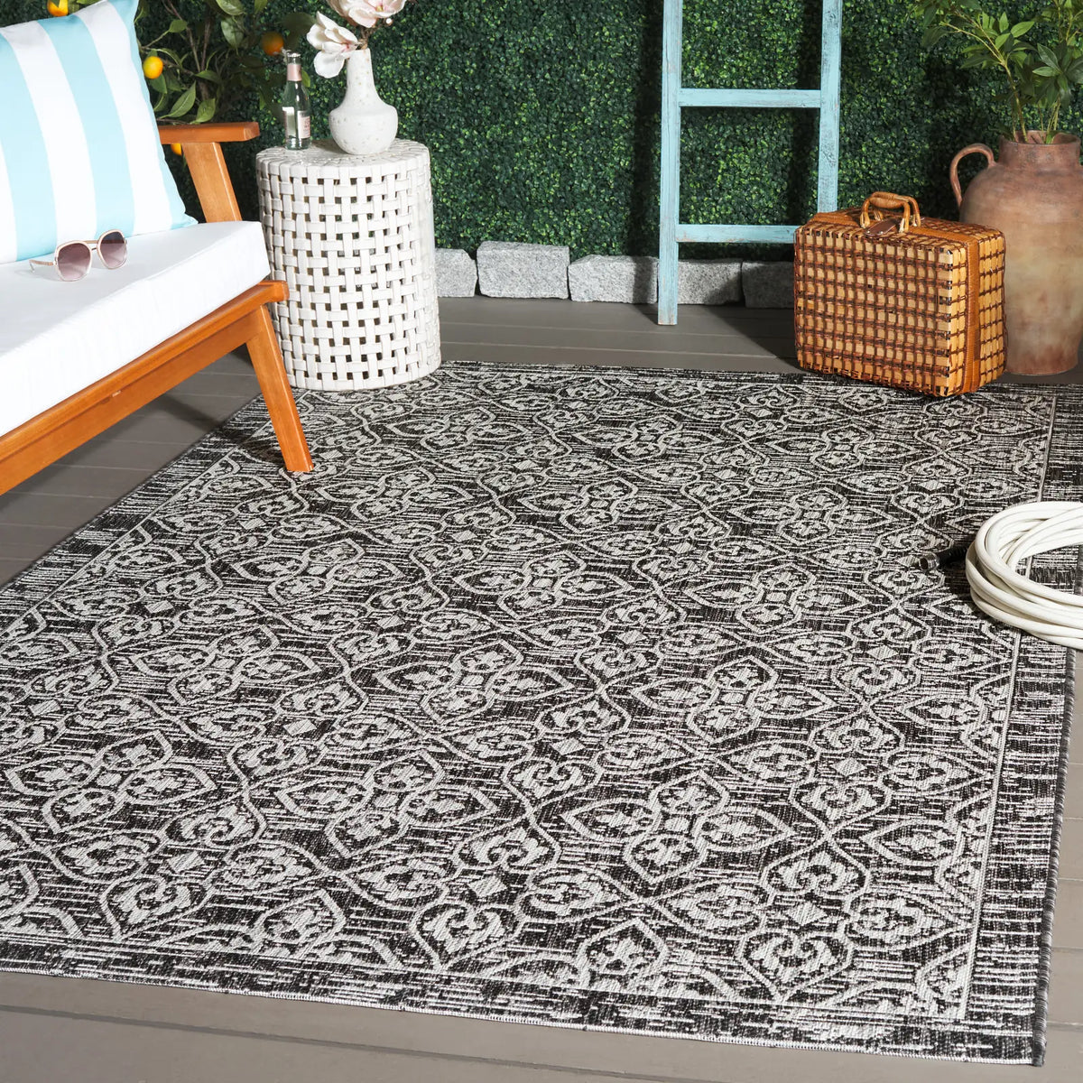 Safavieh Courtyard 5'-3" x 7'-7" Rug in Black / Light Grey