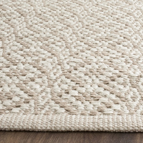 Safavieh Montauk 10'-0" x 14'-0" Rug in Ivory / Beige