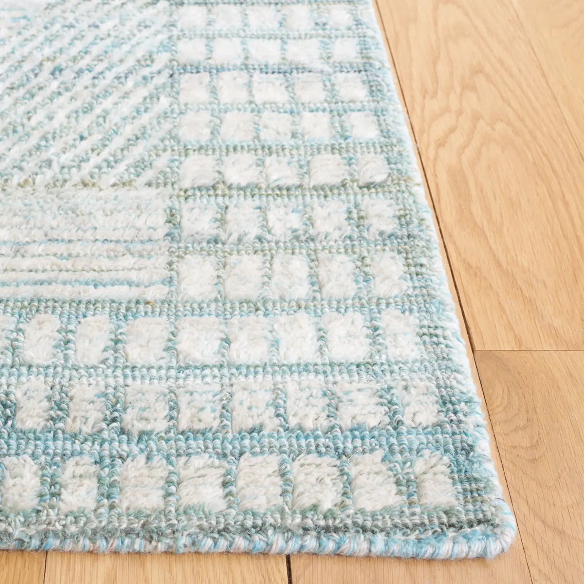 Safavieh Marquee 4'-0" x 6'-0" Rug in Turquoise / Grey