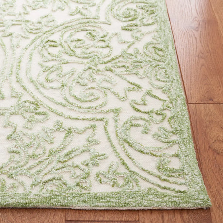 Safavieh Martha Stewart 4'-0" x 6'-0" Rug in Ivory / Green