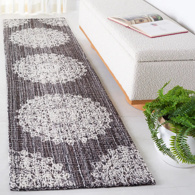 Safavieh Ebony 2'-3" x 9'-0" Rug in Brown / Ivory