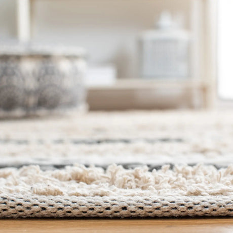 Safavieh Natura 4'-0" x 6'-0" Rug in Beige / Grey