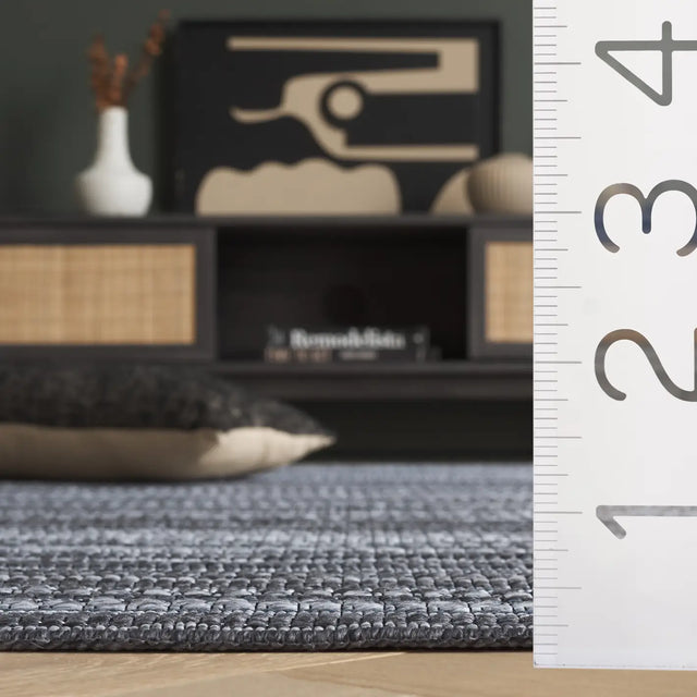 Safavieh Escape 700 5'-3" x 7'-6" Rug in Grey / Ivory