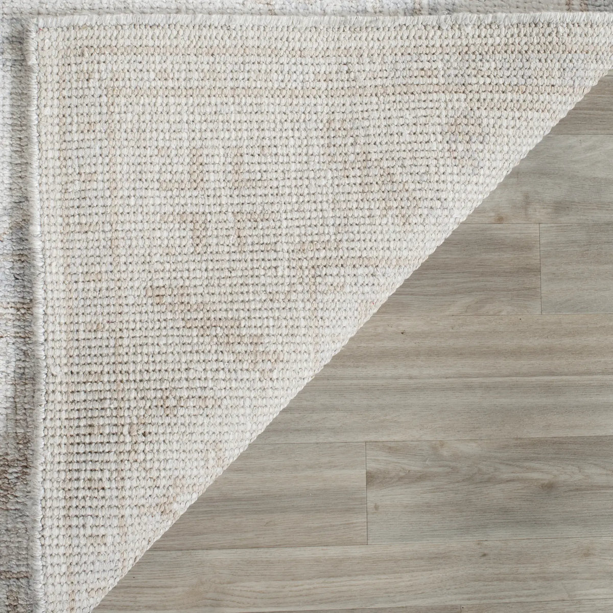 Safavieh Maharaja 5'-0" x 8'-0" Rug in Beige / Blue