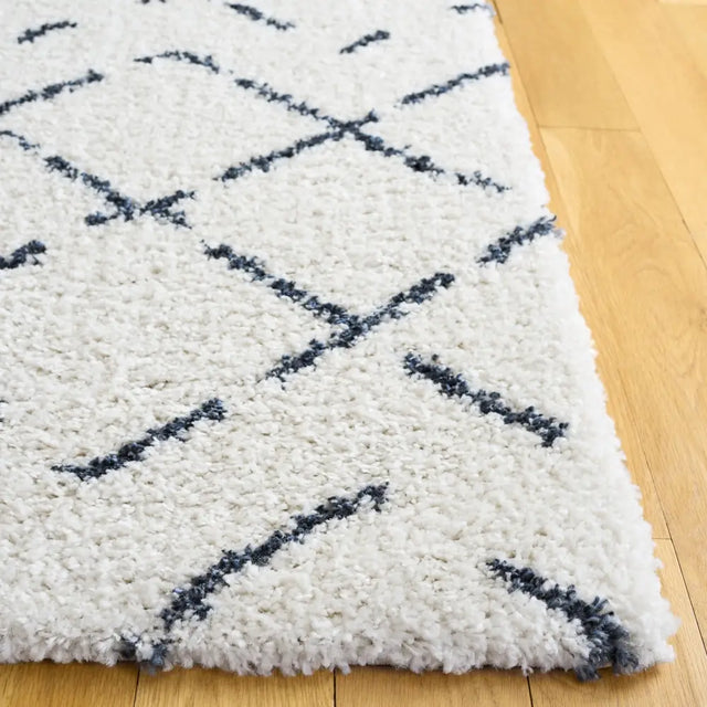 Safavieh Arizona Shag 5'-1" x 7'-6" Rug in Ivory / Slate